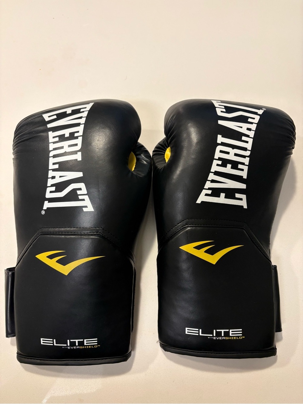 Everlast Elite Boxing Gloves 16 oz – Like New – Black/Yellow